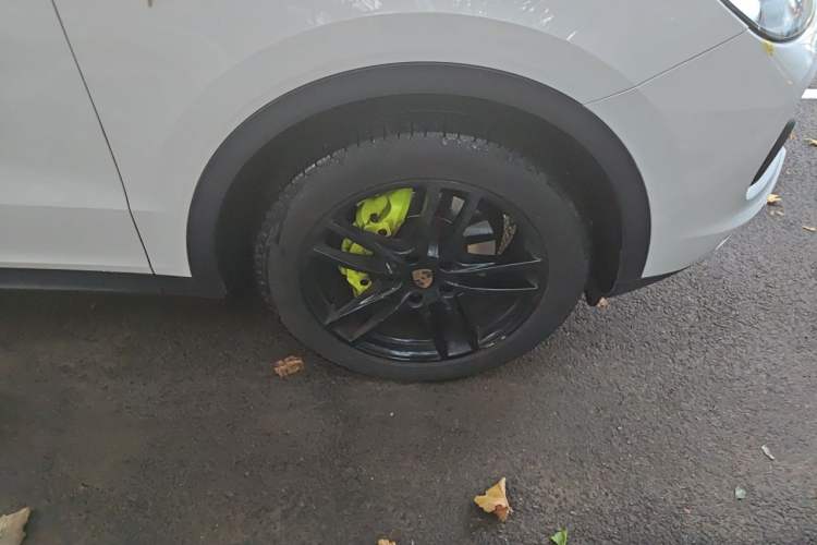 Used Porsche Cayenne E-Hybrid 2019 Cayenne E-Hybrid 2.0T Right Front Wheel Hub