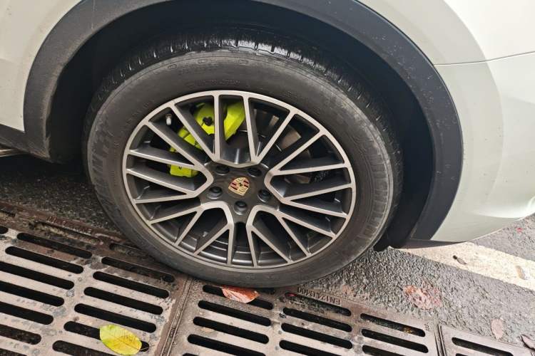 Used Porsche Cayenne E-Hybrid 2019 Cayenne E-Hybrid 2.0T Right Front Wheel Hub