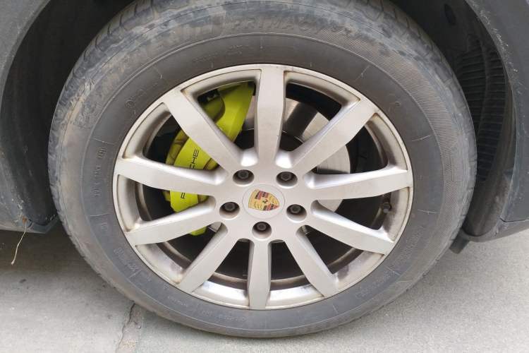 Used Porsche Cayenne E-Hybrid 2019 Cayenne E-Hybrid 2.0T Right Front Wheel Hub