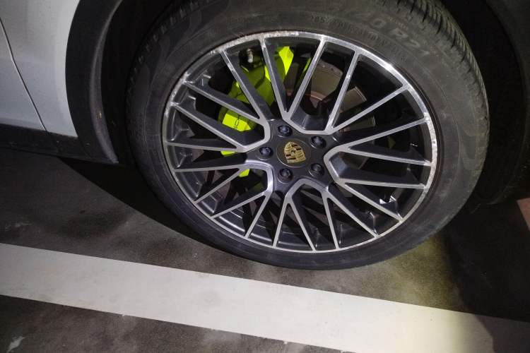 Used Porsche Cayenne E-Hybrid 2019 Cayenne E-Hybrid 2.0T Right Front Wheel Hub