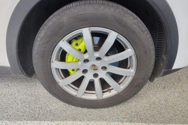 Used Porsche Cayenne E-Hybrid 2019 Cayenne E-Hybrid 2.0T Right Front Wheel Hub