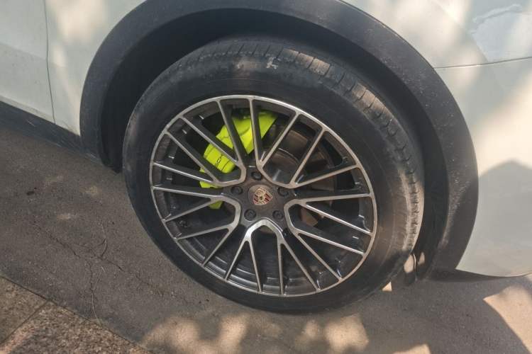 Used Porsche Cayenne E-Hybrid 2019 Cayenne E-Hybrid 2.0T Right Front Wheel Hub