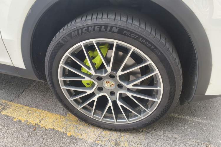 Used Porsche Cayenne E-Hybrid 2019 Cayenne E-Hybrid 2.0T Right Front Wheel Hub