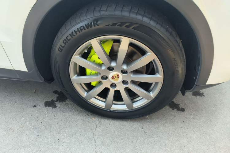 Used Porsche Cayenne E-Hybrid 2019 Cayenne E-Hybrid 2.0T Right Front Wheel Hub