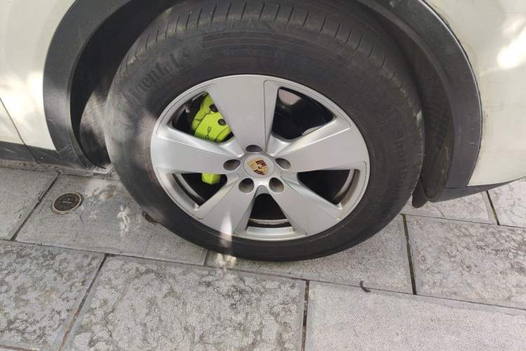 Used Porsche Cayenne E-Hybrid 2019 Cayenne E-Hybrid 2.0T Right Front Wheel Hub