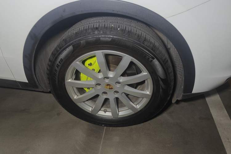 Used Porsche Cayenne E-Hybrid 2019 Cayenne E-Hybrid 2.0T Right Front Wheel Hub