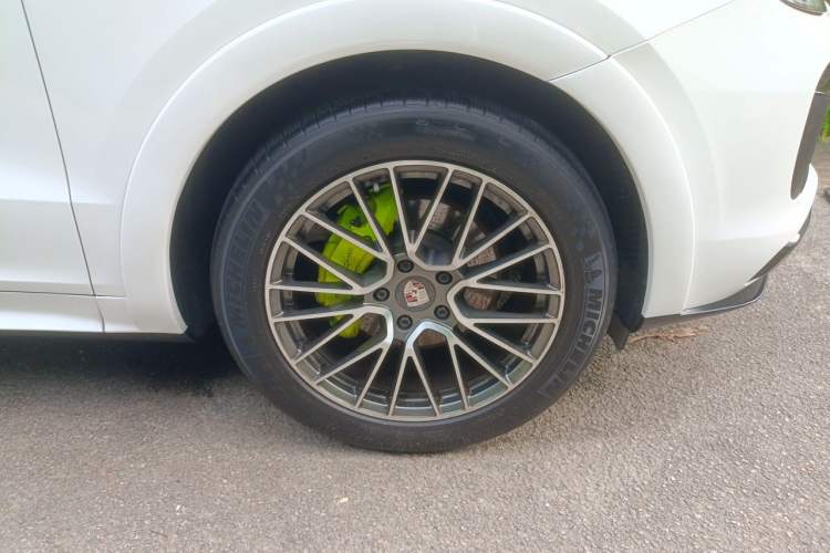 Used Porsche Cayenne E-Hybrid 2019 Cayenne E-Hybrid 2.0T Right Front Wheel Hub