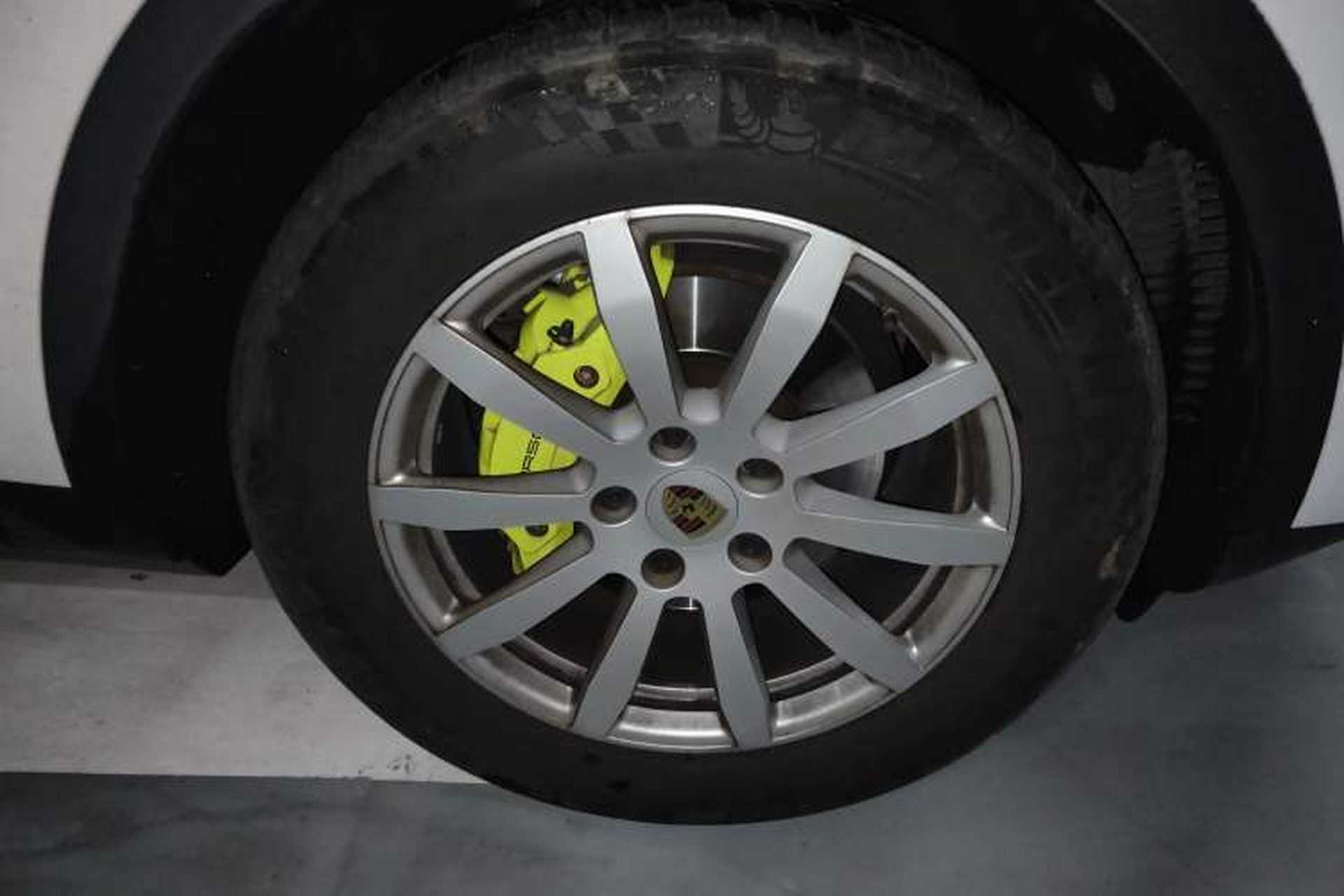 Used Porsche Cayenne E-Hybrid 2019 Cayenne E-Hybrid 2.0T Right Front Wheel Hub