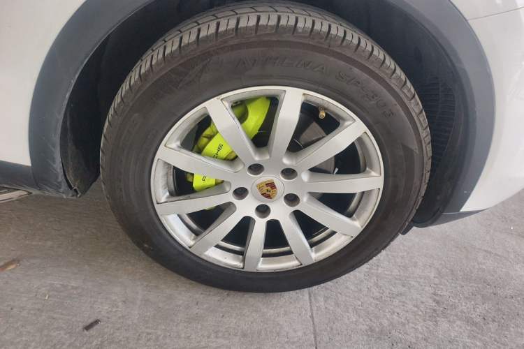 Used Porsche Cayenne E-Hybrid 2019 Cayenne E-Hybrid 2.0T Right Front Wheel Hub