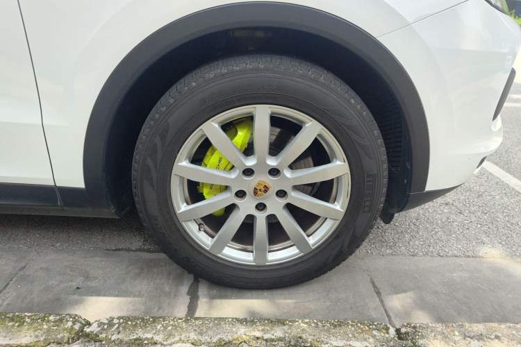 Used Porsche Cayenne E-Hybrid 2019 Cayenne E-Hybrid 2.0T Right Front Wheel Hub