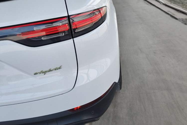 Used Porsche Cayenne E-Hybrid 2019 Cayenne E-Hybrid 2.0T Right Rear Taillight