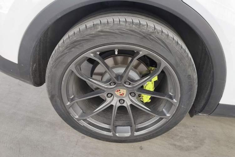 Used Porsche Cayenne E-Hybrid 2019 Cayenne E-Hybrid 2.0T Right Rear Wheel Hub