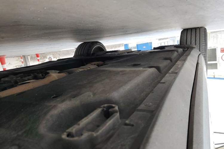 Used Porsche Cayenne E-Hybrid 2019 Cayenne E-Hybrid 2.0T Right Side Sill