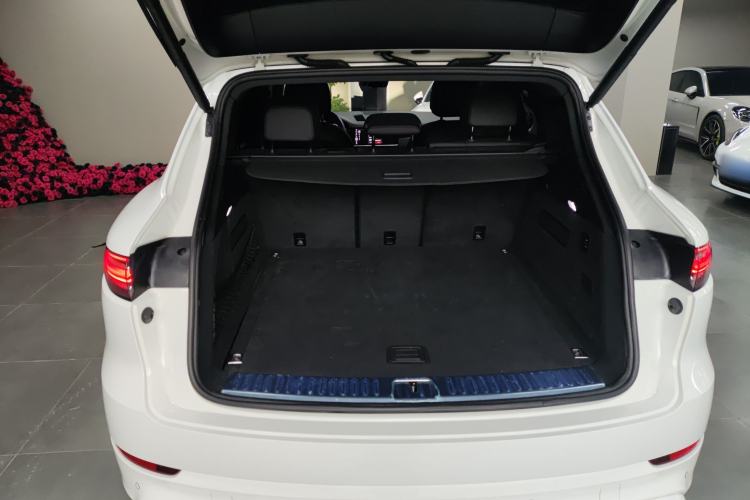 Used Porsche Cayenne E-Hybrid 2019 Cayenne E-Hybrid 2.0T Trunk