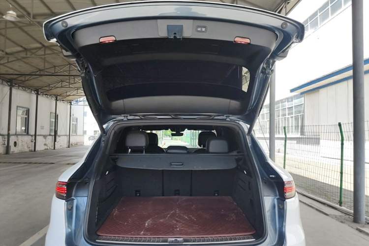 Used Porsche Cayenne E-Hybrid 2019 Cayenne E-Hybrid 2.0T Trunk