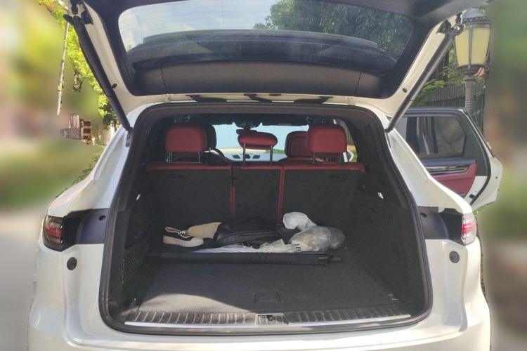 Used Porsche Cayenne E-Hybrid 2019 Cayenne E-Hybrid 2.0T Trunk