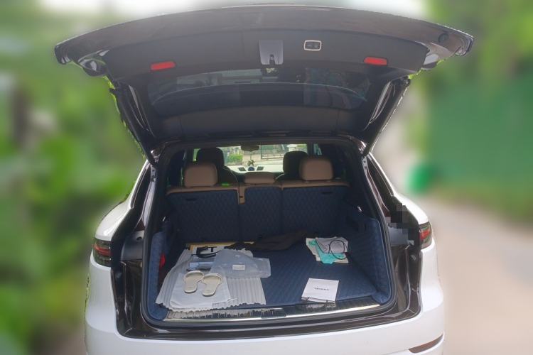 Used Porsche Cayenne E-Hybrid 2019 Cayenne E-Hybrid 2.0T Trunk