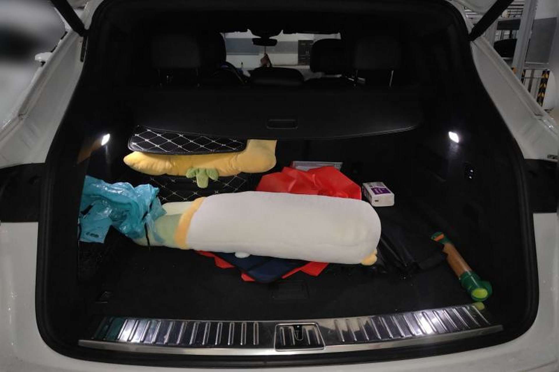 Used Porsche Cayenne E-Hybrid 2019 Cayenne E-Hybrid 2.0T Trunk