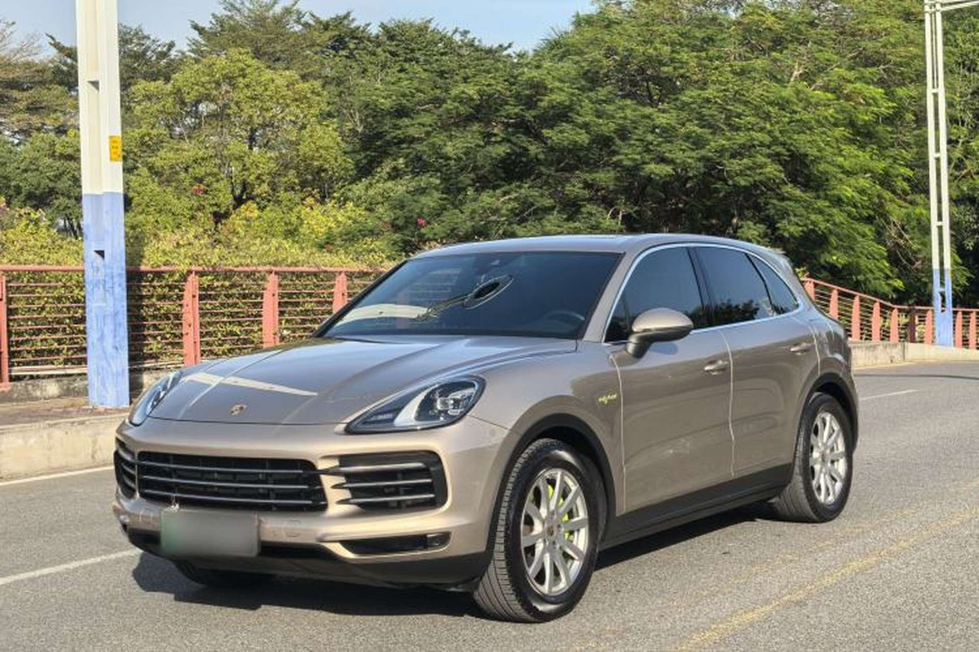 Used Porsche Cayenne E-Hybrid 2019 Cayenne E-Hybrid 2.0T Front Left 45 Deg
