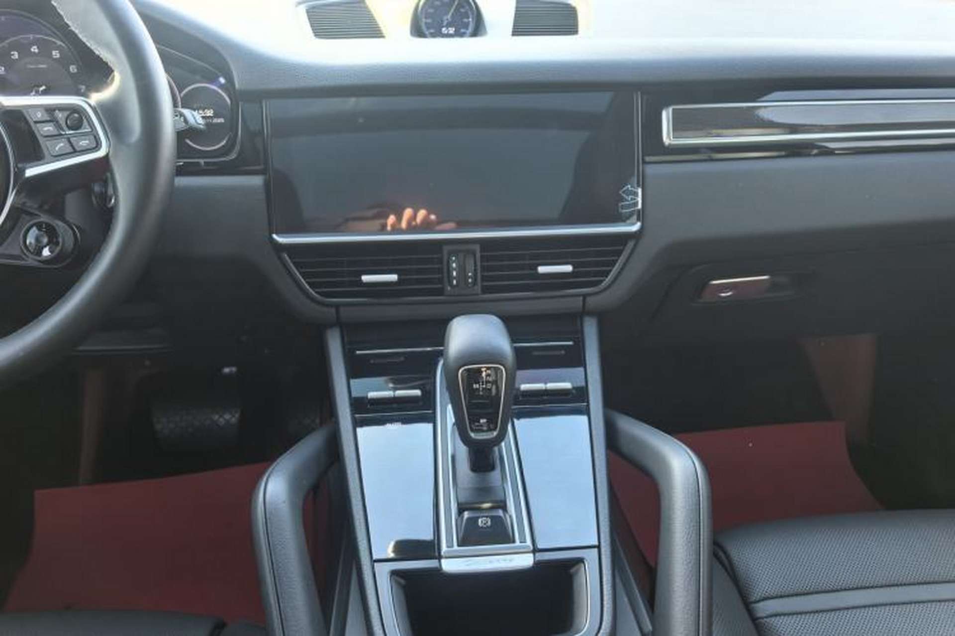Used Porsche Cayenne E-Hybrid 2019 Cayenne E-Hybrid 2.0T Interior 4