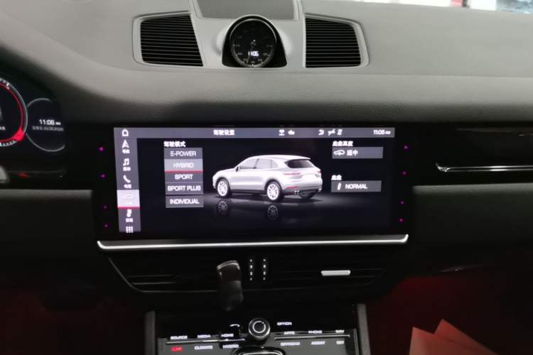 Used Porsche Cayenne E-Hybrid 2020 Cayenne E-Hybrid 2.0T Audio And AC Panel