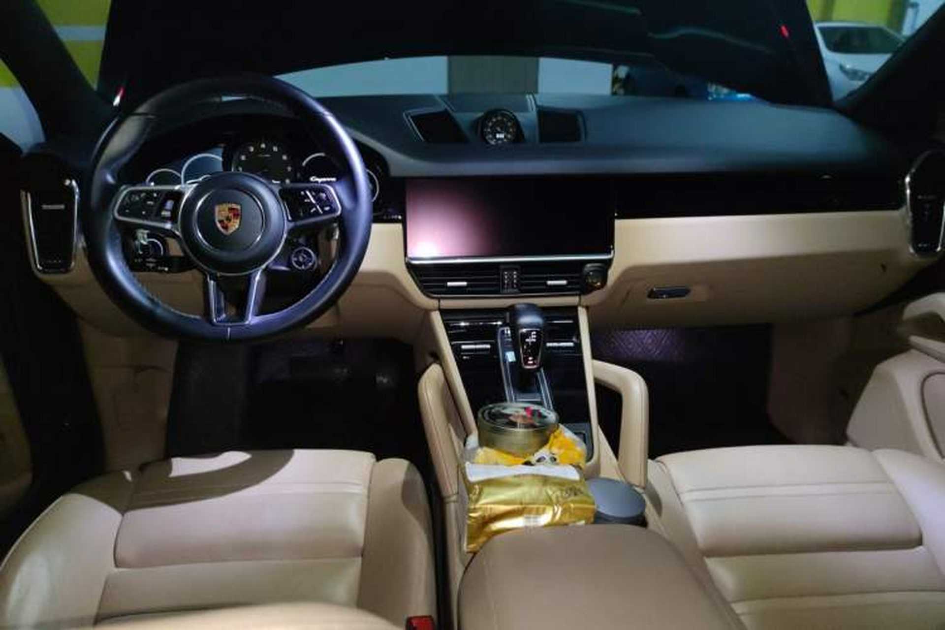 Used Porsche Cayenne E-Hybrid 2020 Cayenne E-Hybrid 2.0T Center Console