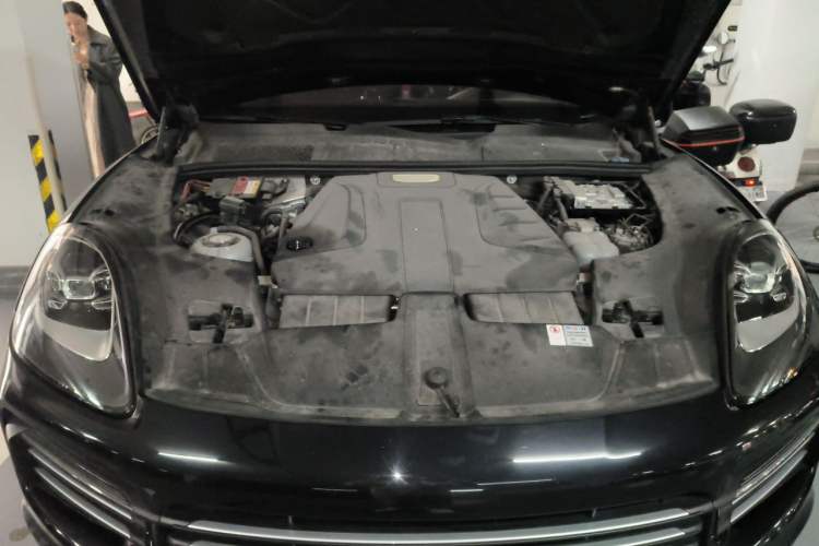 Used Porsche Cayenne E-Hybrid 2020 Cayenne E-Hybrid 2.0T Engine Bay