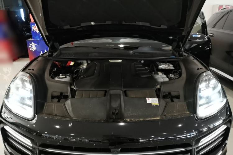 Used Porsche Cayenne E-Hybrid 2020 Cayenne E-Hybrid 2.0T Engine Bay