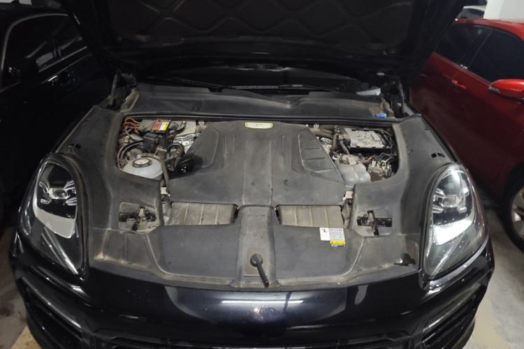 Used Porsche Cayenne E-Hybrid 2020 Cayenne E-Hybrid 2.0T Engine Bay