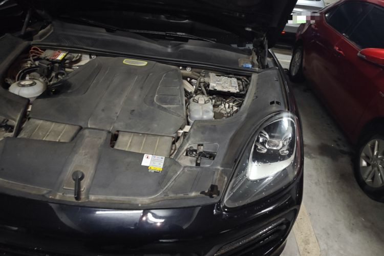 Used Porsche Cayenne E-Hybrid 2020 Cayenne E-Hybrid 2.0T Engine Bay Left