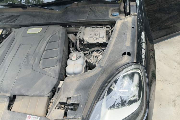 Used Porsche Cayenne E-Hybrid 2020 Cayenne E-Hybrid 2.0T Engine Bay Left