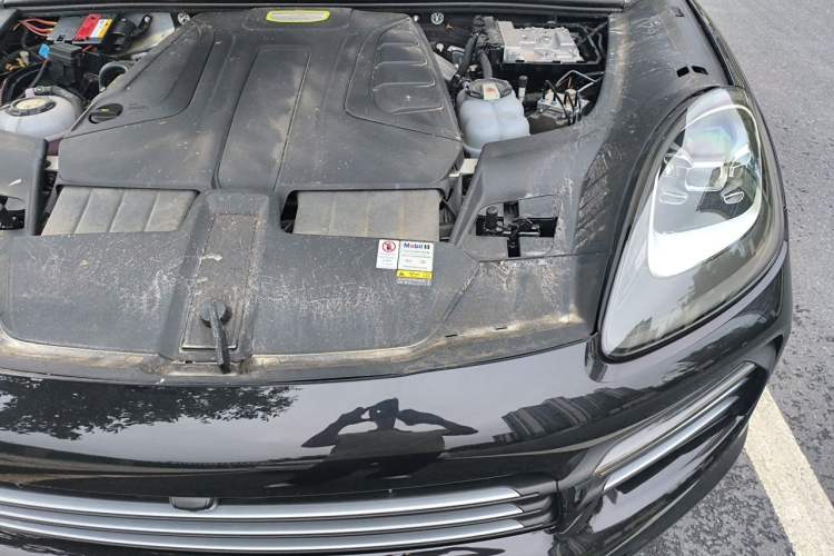 Used Porsche Cayenne E-Hybrid 2020 Cayenne E-Hybrid 2.0T Engine Bay Left