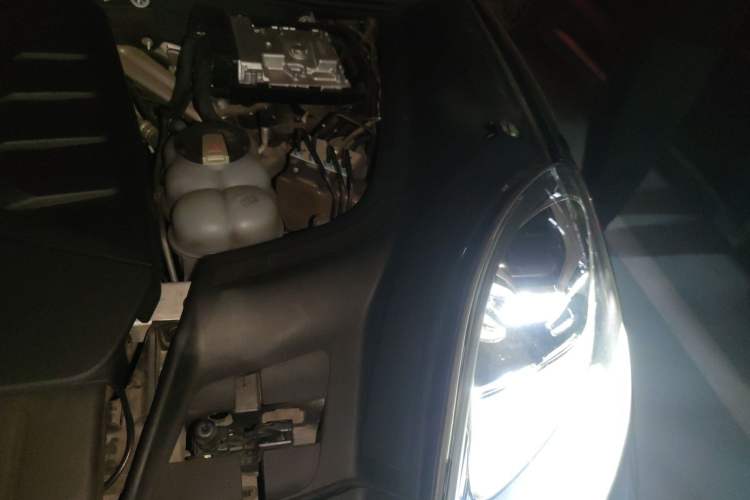 Used Porsche Cayenne E-Hybrid 2020 Cayenne E-Hybrid 2.0T Engine Bay Left