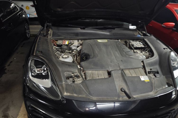 Used Porsche Cayenne E-Hybrid 2020 Cayenne E-Hybrid 2.0T Engine Bay Right
