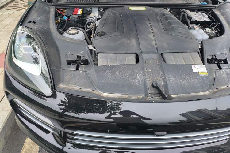 Used Porsche Cayenne E-Hybrid 2020 Cayenne E-Hybrid 2.0T Engine Bay Right
