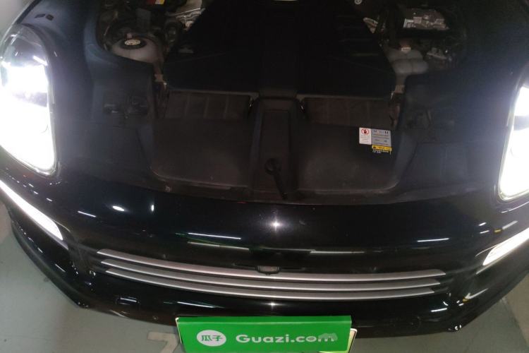 Used Porsche Cayenne E-Hybrid 2020 Cayenne E-Hybrid 2.0T Engine Bay