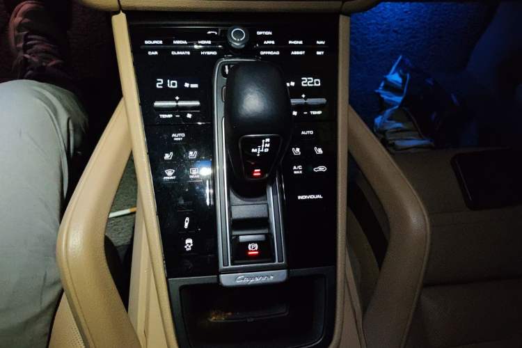 Used Porsche Cayenne E-Hybrid 2020 Cayenne E-Hybrid 2.0T Gear Lever
