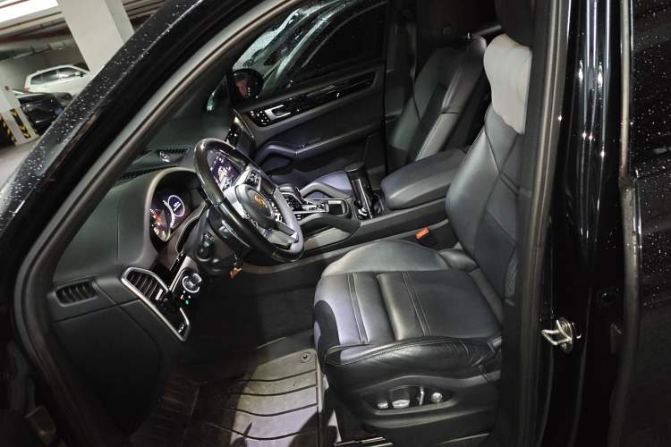 Used Porsche Cayenne E-Hybrid 2020 Cayenne E-Hybrid 2.0T Left Front Seat