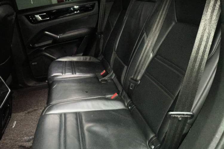Used Porsche Cayenne E-Hybrid 2020 Cayenne E-Hybrid 2.0T Left Rear Seat
