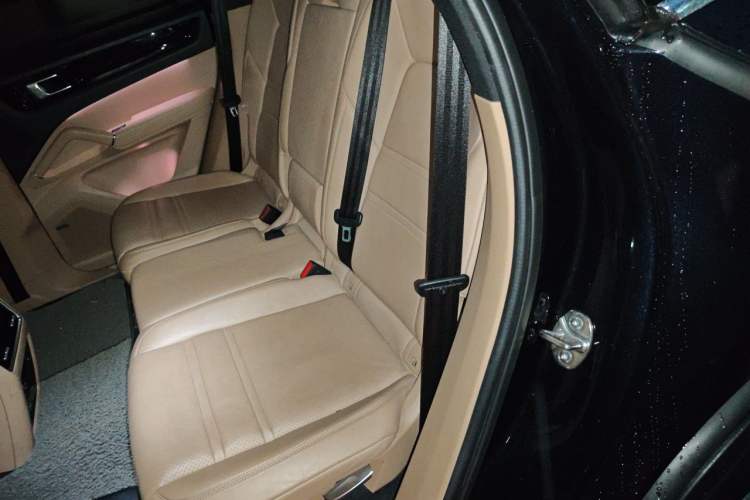 Used Porsche Cayenne E-Hybrid 2020 Cayenne E-Hybrid 2.0T Left Rear Seat