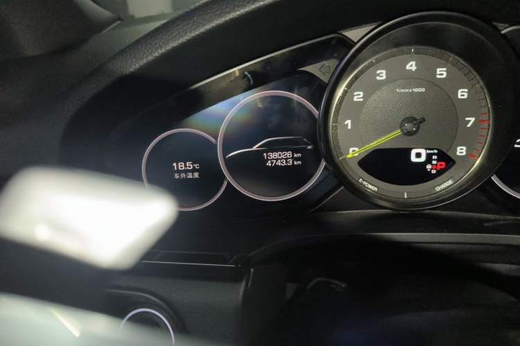 Used Porsche Cayenne E-Hybrid 2020 Cayenne E-Hybrid 2.0T Odometer Close Up