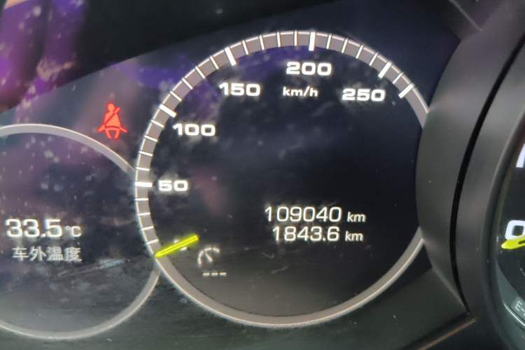 Used Porsche Cayenne E-Hybrid 2020 Cayenne E-Hybrid 2.0T Odometer Close Up
