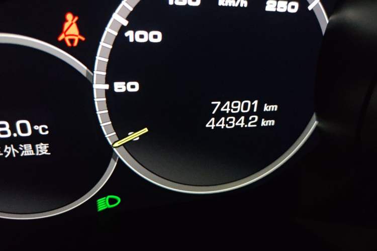 Used Porsche Cayenne E-Hybrid 2020 Cayenne E-Hybrid 2.0T Odometer Close Up