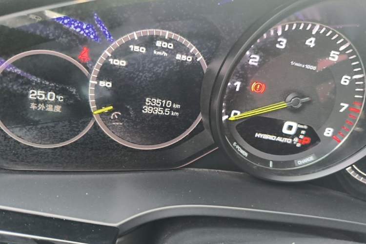 Used Porsche Cayenne E-Hybrid 2020 Cayenne E-Hybrid 2.0T Odometer Close Up