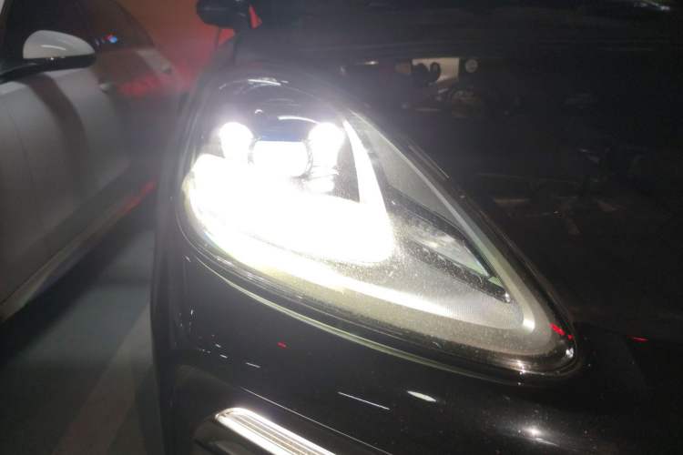 Used Porsche Cayenne E-Hybrid 2020 Cayenne E-Hybrid 2.0T Right Front Headlight