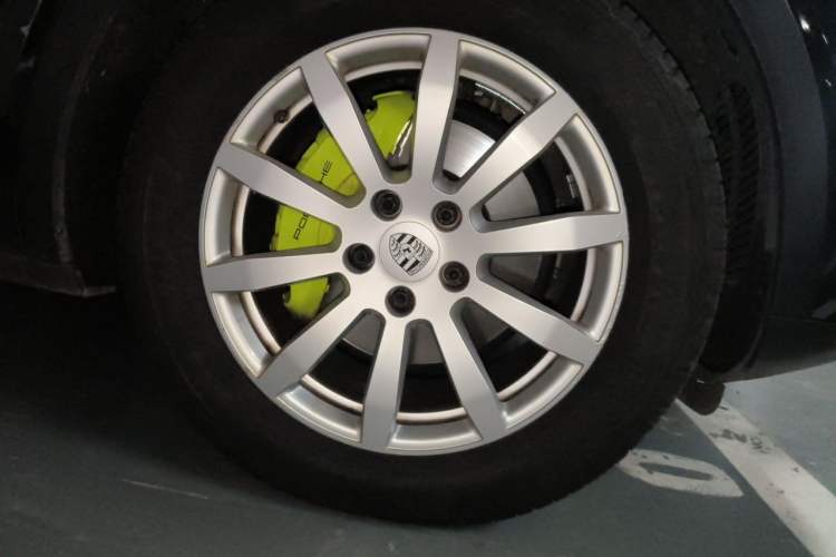 Used Porsche Cayenne E-Hybrid 2020 Cayenne E-Hybrid 2.0T Right Front Wheel Hub