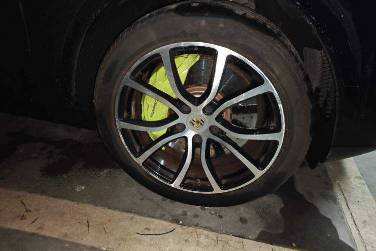 Used Porsche Cayenne E-Hybrid 2020 Cayenne E-Hybrid 2.0T Right Front Wheel Hub