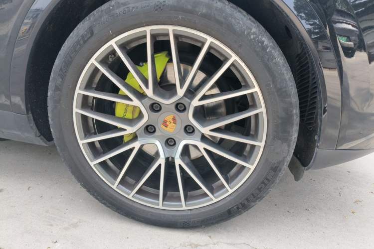 Used Porsche Cayenne E-Hybrid 2020 Cayenne E-Hybrid 2.0T Right Front Wheel Hub