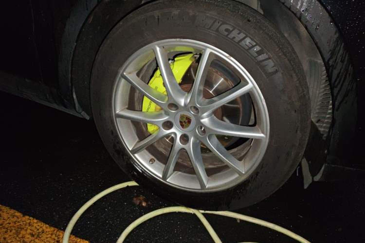 Used Porsche Cayenne E-Hybrid 2020 Cayenne E-Hybrid 2.0T Right Front Wheel Hub