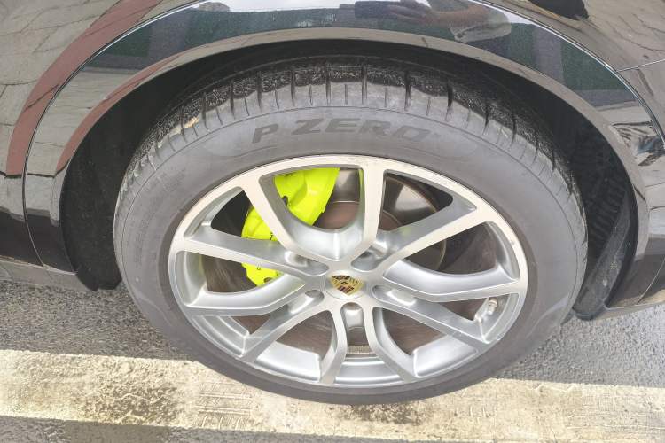 Used Porsche Cayenne E-Hybrid 2020 Cayenne E-Hybrid 2.0T Right Front Wheel Hub